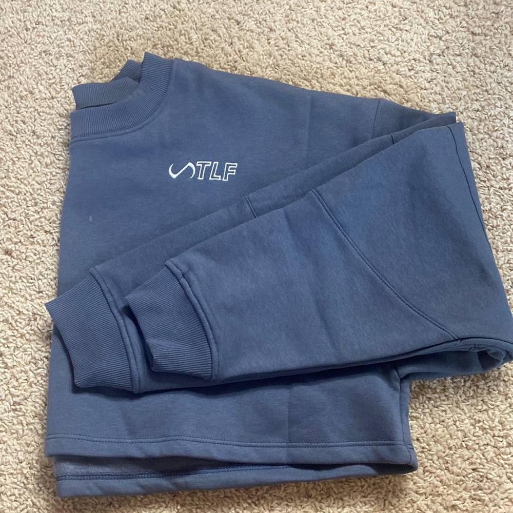 Women’s TLF Cropped Sweatshirt size SMALL